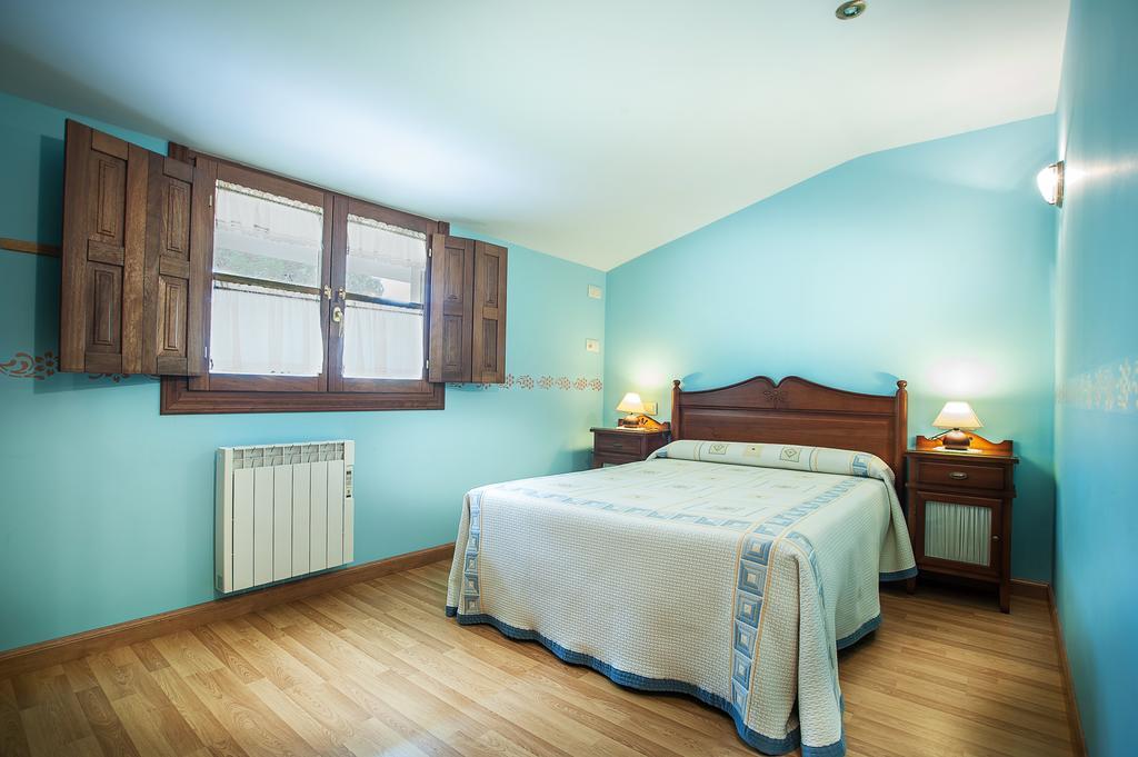 Apartamentos El Pradon De Santa Marina Parres de Llanes Rum bild