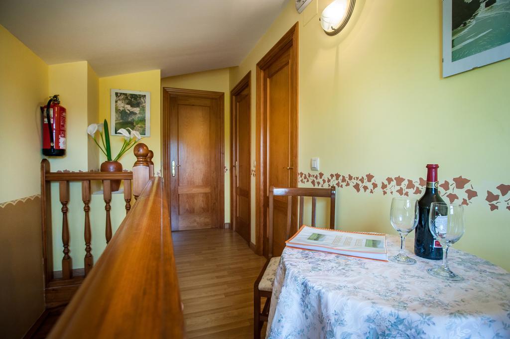 Apartamentos El Pradon De Santa Marina Parres de Llanes Rum bild