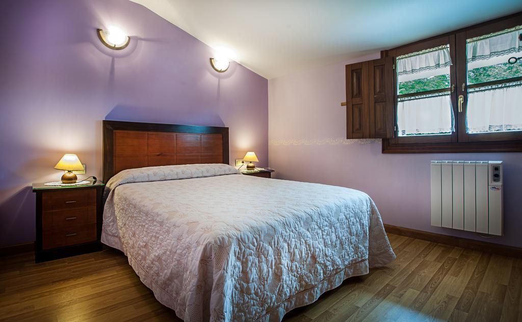Apartamentos El Pradon De Santa Marina Parres de Llanes Rum bild
