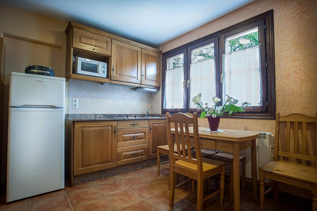 Apartamentos El Pradon De Santa Marina Parres de Llanes Rum bild