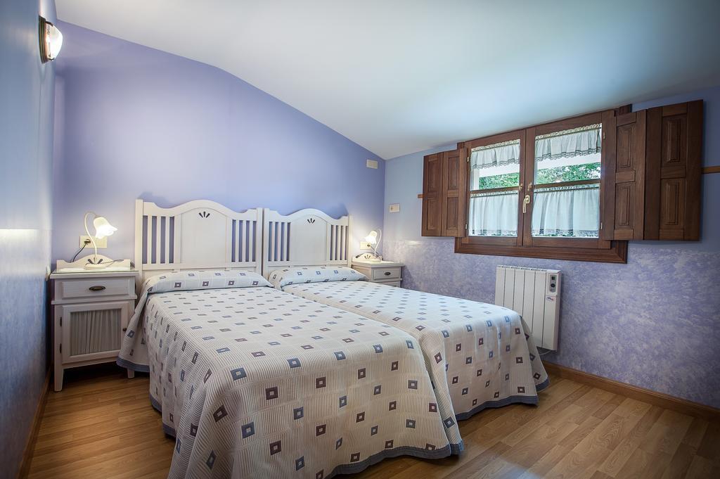 Apartamentos El Pradon De Santa Marina Parres de Llanes Rum bild